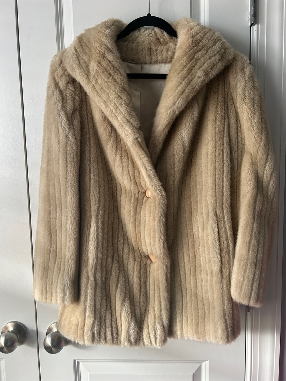 Vtg Grandessa Beige Faux Fur Coat in Light Tan Mob Wife